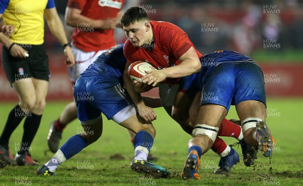 160318 - Wales U20s v France U20s - Natwest 6 Nations Championship - Will Griffiths of Wales is tackled by Jules Gimbert and Sacha Zegueur of France