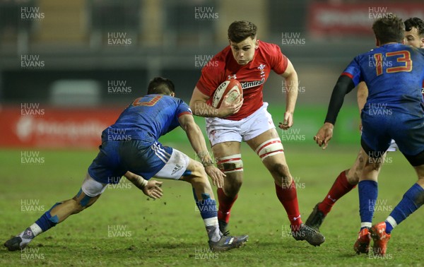 160318 - Wales U20s v France U20s - Natwest 6 Nations Championship - Lennon Greggains of Wales is tackled by Romain Ntamack of France
