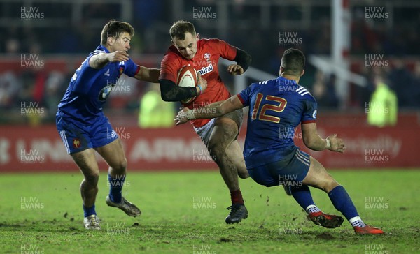 160318 - Wales U20s v France U20s - Natwest 6 Nations Championship - Ioan Nicholas of Wales is tackled by Louis Carbonel and Adrien Seguret of France