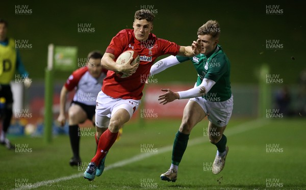 150319 - Wales U20s v Ireland U20s - U20s 6 Nations Championship - Tomi Lewis of Wales makes a break