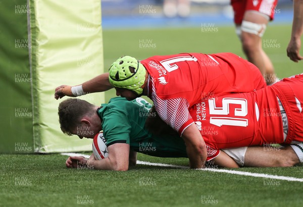 250621 - Wales U20 v Ireland U20, U20 Six Nations - Cathal Forde of Ireland powers past Jacob Beetham of Wales and Harri Deaves of Wales to score the first try
