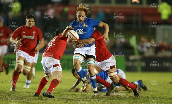 090318 - Wales U20s v Italy U20s - Natwest 6 Nations Championship - Antoine Kouassi Koffi of Italy is tackled by Callum Carson and Michele Lamaro of Italy