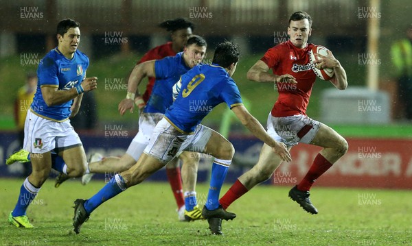 090318 - Wales U20s v Italy U20s - Natwest 6 Nations Championship - Cai Evans of Wales is challenged by Nicolo Casilio of Italy
