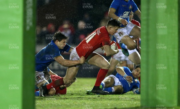 090318 - Wales U20s v Italy U20s - Natwest 6 Nations Championship - Tommy Rogers of Wales dives over the line to score a try