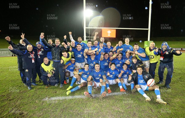 090318 - Wales U20s v Italy U20s - Natwest 6 Nations Championship - The Italy team celebrate the win