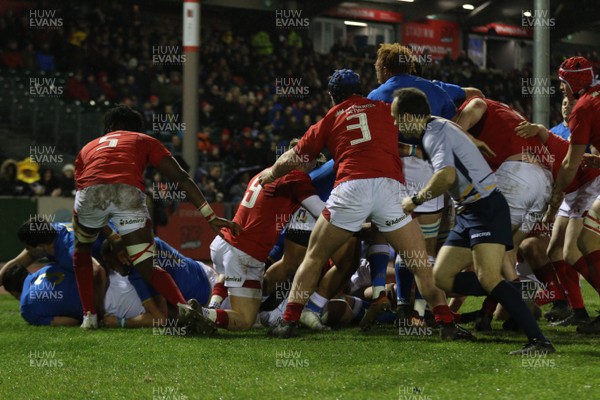 090318 - Wales U20 v Italy U20 - NatWest 6 Nations -  MIchele Mancini Parri gets over the line for 1st try of the game
