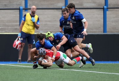 130625 - Wales U20s v Italy U20s - Friendly - Ioan Duggan of Wales scores a try