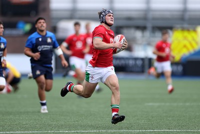 130625 - Wales U20s v Italy U20s - Friendly - Ioan Duggan of Wales runs in to score a try