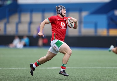 130625 - Wales U20s v Italy U20s - Friendly - Ioan Duggan of Wales runs in to score a try