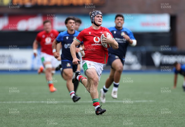 130625 - Wales U20s v Italy U20s - Friendly - Ioan Duggan of Wales runs in to score a try