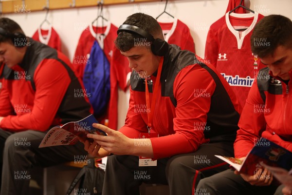 310120 - Wales U20s v Italy U20s - U20s 6 Nations Championship - Players in the changing rooms before the game