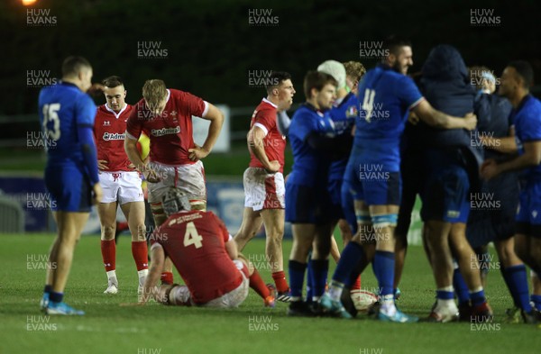 310120 - Wales U20s v Italy U20s - U20s 6 Nations Championship - Dejected Wales at full time after loosing the game