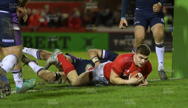 020218 - Wales U20s v Scotland U20s - Natwest 6 Nations - Corey Baldwin of Wales goes over to score a try