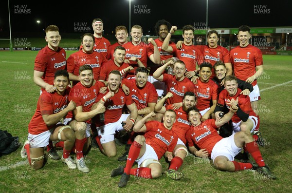 020218 - Wales U20s v Scotland U20s - Natwest 6 Nations - The Wales team celebrate after full time