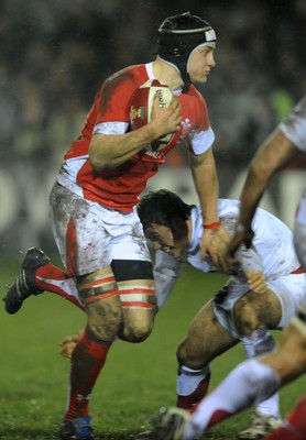 13.02.09 - Wales U20 v England U20 - Under 20 Six Nations 2009 - Wales' James King gets into space. 