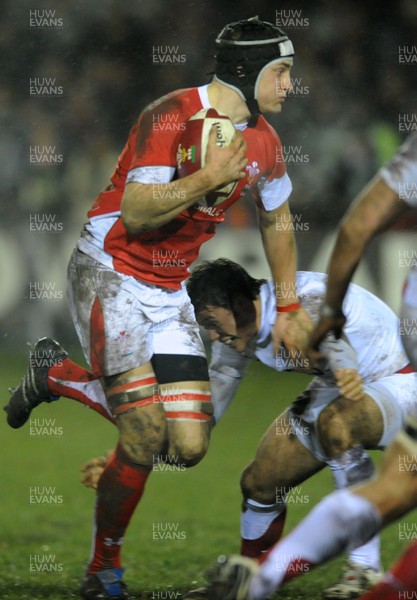13.02.09 - Wales U20 v England U20 - Under 20 Six Nations 2009 - Wales' James King gets into space. 