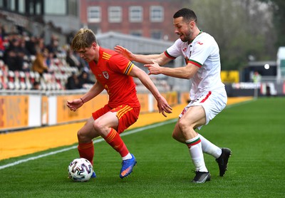 290322 - Wales U21 v Bulgaria U21 - 2023 UEFA Under 21 Euro Qualifying Round - Finley Stevens of Wales is challenged by Viktor Popov