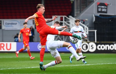 290322 - Wales U21 v Bulgaria U21 - 2023 UEFA Under 21 Euro Qualifying Round - Isaak Davies of Wales tries a shot at goal