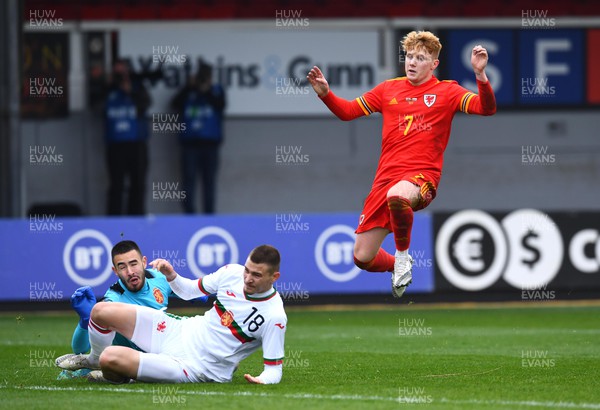 290322 - Wales U21 v Bulgaria U21 - 2023 UEFA Under 21 Euro Qualifying Round - Samuel Pearson of Wales scores goal