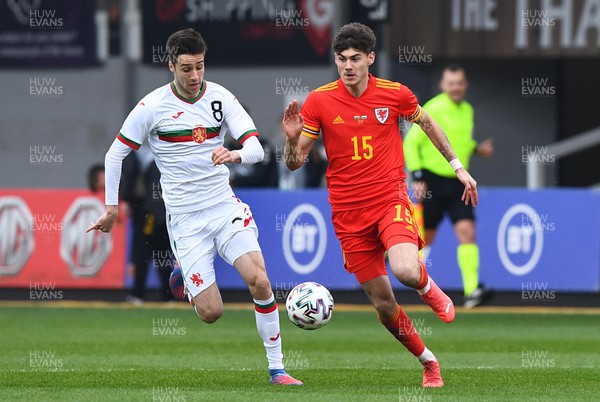 290322 - Wales U21 v Bulgaria U21 - 2023 UEFA Under 21 Euro Qualifying Round - Elliot Thorpe of Wales is tackled by Ilia Gruev of Bulgaria