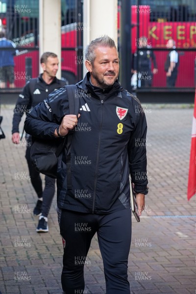 080925 - Wales U21 v Denmark U21 - 2027 UEFA U21 EURO Qualifying - Wales under U21 manager Matthew Jones arrives to the stadium prior to the match