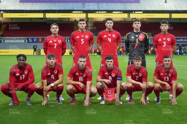 080925 - Wales U21 v Denmark U21 - 2027 UEFA U21 EURO Qualifying - Players of Wales pose for a team photo prior to the match
