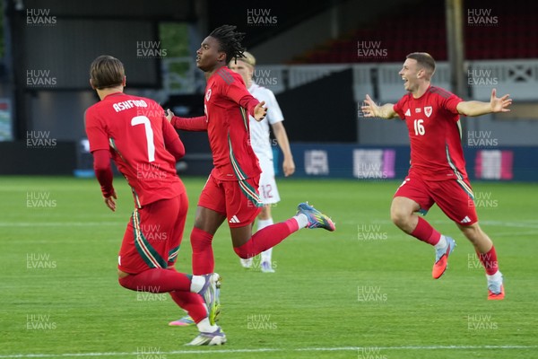 080925 - Wales U21 v Denmark U21 - 2027 UEFA U21 EURO Qualifying - Tanatswa Nyakuhwa of Wales U-21 celebrates scoring his teams first goal