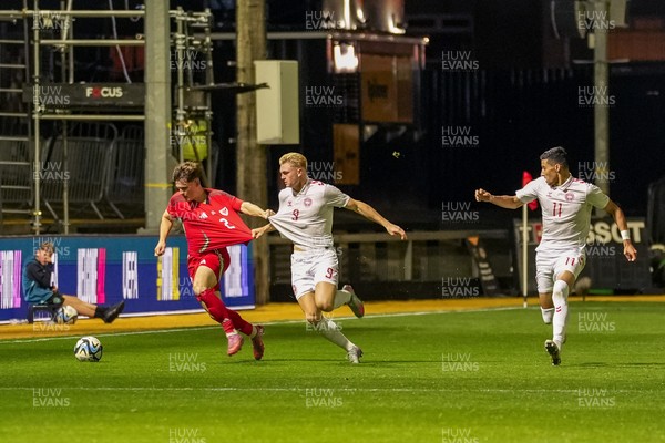 080925 - Wales U21 v Denmark U21 - 2027 UEFA U21 EURO Qualifying - Samuel Parker of Wales U-21 battles for possession with Conrad Harder of Denmark U-21