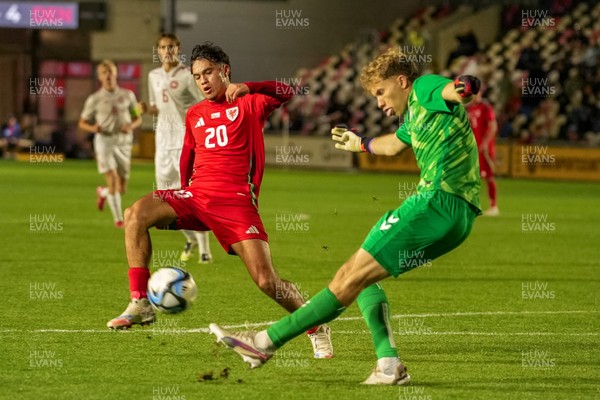 080925 - Wales U21 v Denmark U21 - 2027 UEFA U21 EURO Qualifying - Gabriele Biancheri of Wales U-21 battles for possession against Theo Sander of Denmark U-21