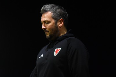 201123 - Wales U21 v Denmark U21 - European Under-21 Championship 2025 Qualifier - Wales coach Matthew Jones