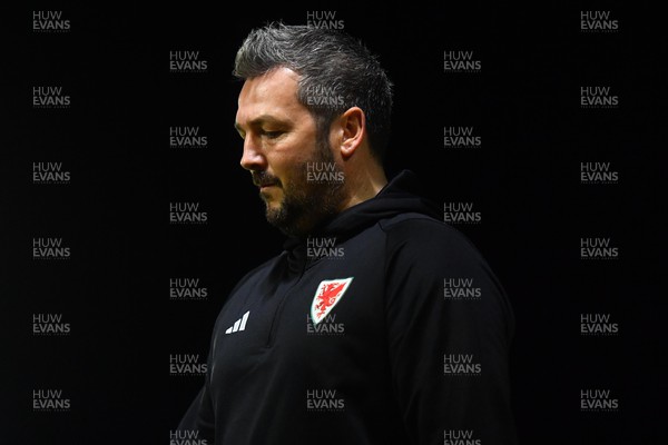 201123 - Wales U21 v Denmark U21 - European Under-21 Championship 2025 Qualifier - Wales coach Matthew Jones