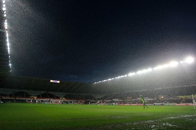 190514 - Wales U21 v England U21 - UEFA Under 21 Qualifying Match - The rain thunders down at the Liberty Stadium 