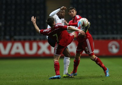 190514 - Wales v England, UEFA Under 21 Qualifying Match, Liberty Stadium, Swansea - England's Saido Berahino competes with Wales' Gwion Edwards and Wales' Danny Alfei