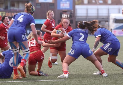 180426 - Wales U21 v France U21, Women's Under-21 Six Nations Summer Series - Sian Jones of Wales charges for the line