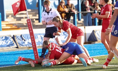 180426 - Wales U21 v France U21, Women's Under-21 Six Nations Summer Series - Gabby Healan of Wales powers over to score try