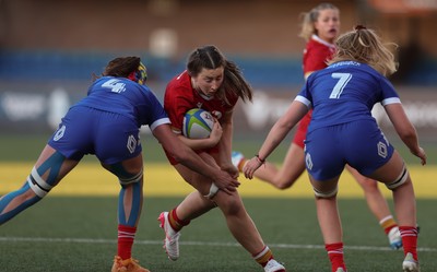 180426 - Wales U21 v France U21, Women's Under-21 Six Nations Summer Series - Robyn Davies of Wales looks to attack