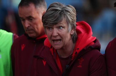 180426 - Wales U21 v France U21, Women's Under-21 Six Nations Summer Series - Wales head coach Liza Burgess speaks to the players at the end of the match