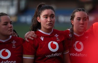180426 - Wales U21 v France U21, Women's Under-21 Six Nations Summer Series - Wales captain Gwennan Hopkins speaks to the players at the end of the match