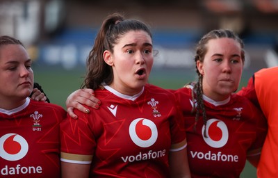 180426 - Wales U21 v France U21, Women's Under-21 Six Nations Summer Series - Wales captain Gwennan Hopkins speaks to the players at the end of the match