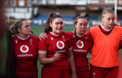 180426 - Wales U21 v France U21, Women's Under-21 Six Nations Summer Series - Wales captain Gwennan Hopkins speaks to the players at the end of the match