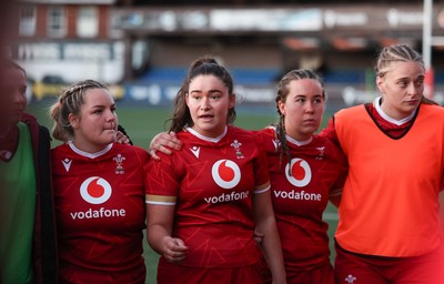 180426 - Wales U21 v France U21, Women's Under-21 Six Nations Summer Series - Wales captain Gwennan Hopkins speaks to the players at the end of the match