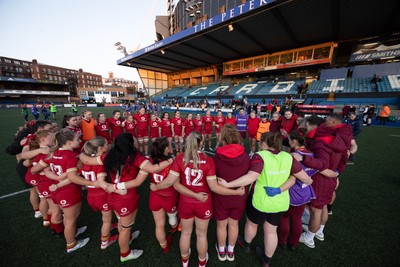180426 - Wales U21 v France U21, Women's Under-21 Six Nations Summer Series - The Wales team huddle up at the end of the match