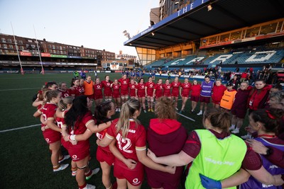 180426 - Wales U21 v France U21, Women's Under-21 Six Nations Summer Series - The Wales team huddle up at the end of the match