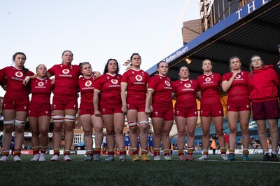 180426 - Wales U21 v France U21, Women's Under-21 Six Nations Summer Series - The Wales team huddle up at the end of the match