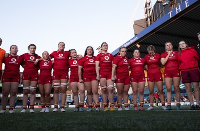 180426 - Wales U21 v France U21, Women's Under-21 Six Nations Summer Series - The Wales team huddle up at the end of the match