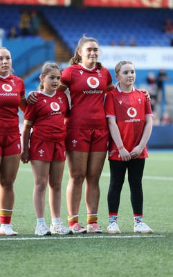 180426 - Wales U21 v France U21, Women's Under-21 Six Nations Summer Series - Wales captain Gwennan Hopkins with match mascots