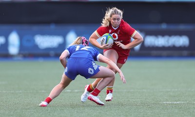 180426 - Wales U21 v France U21, Women's Under-21 Six Nations Summer Series - Freya Bell of Wales takes on Charlie Gauyat of France