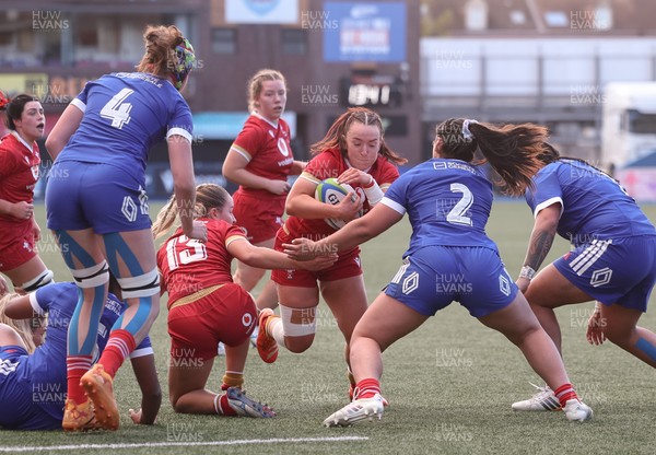 180426 - Wales U21 v France U21, Women's Under-21 Six Nations Summer Series - Sian Jones of Wales charges for the line
