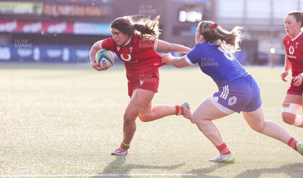 180426 - Wales U21 v France U21, Women's Under-21 Six Nations Summer Series - Gwennan Hopkins of Wales feeds the ball out
