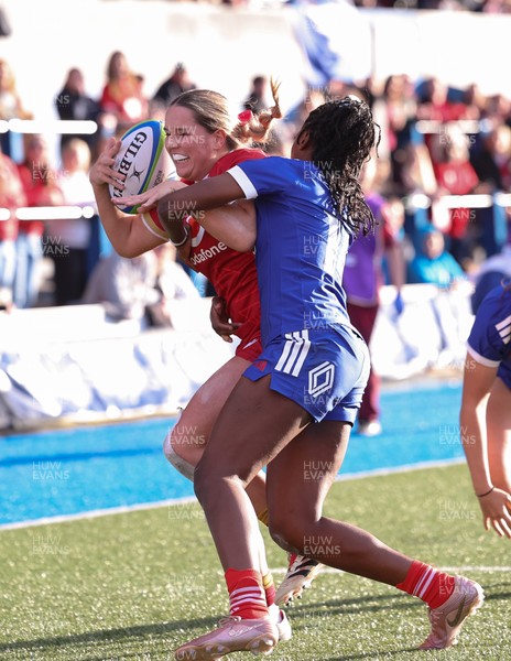 180426 - Wales U21 v France U21, Women's Under-21 Six Nations Summer Series - Gabby Healan of Wales powers over to score try